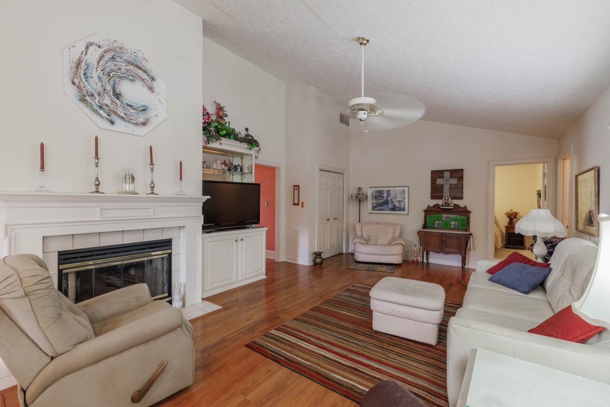 PEPPERMILL COURT HOME Gallery Kurtz Auction & Realty Co.